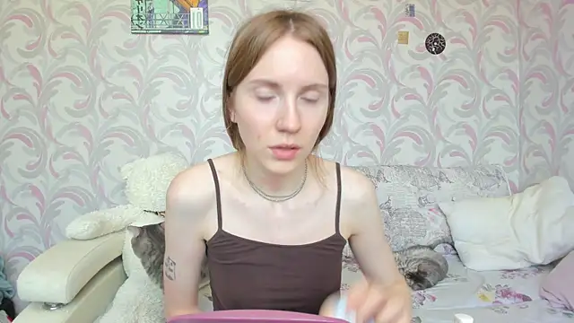Kelly Gerzikaa online show from June 6, 4:39 am