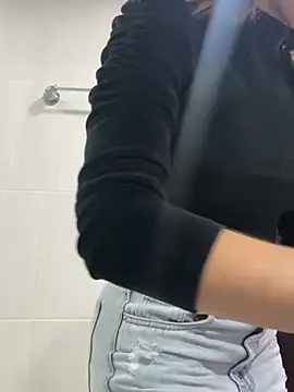 Snapshot of Isabellaa_Palacios chatting on February 21, 3:35 pm Isabellaa Palacios online show from February 21, 3:35 pm