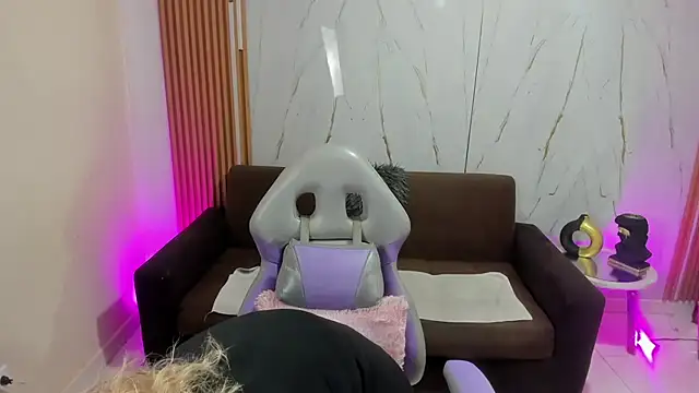 Juanitarubia online show from December 5, 7:21 pm