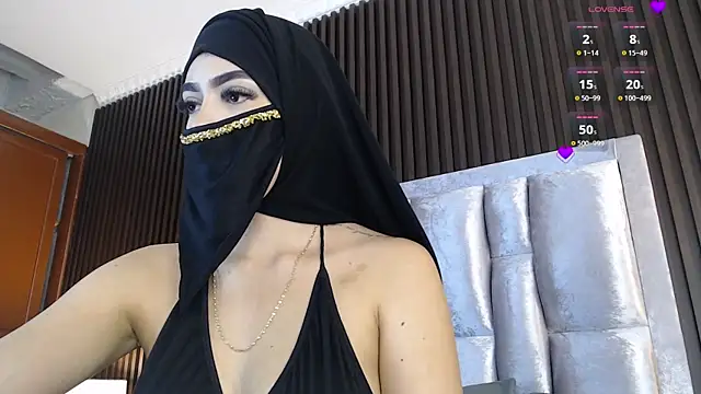 Snapshot of Zahra_milks chatting on May 12, 1:41 pm Zahra milks online show from May 12, 1:41 pm