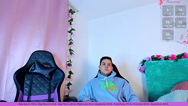 Sarahandzack online show from December 17, 7:09 pm