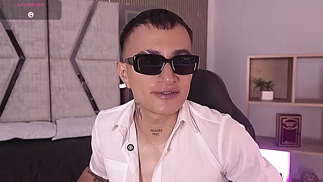 LiamDeep online show from February 12, 8:37 pm