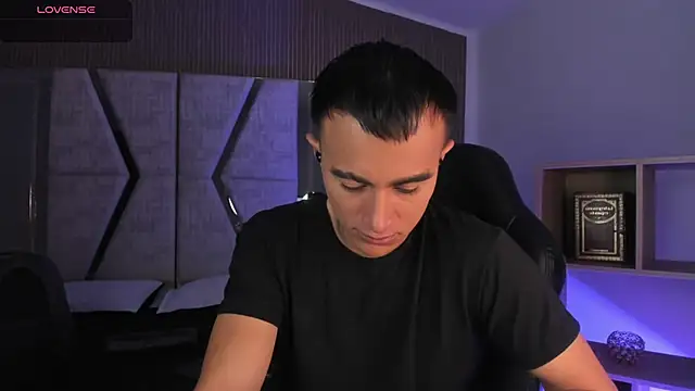 LiamDeep online show from February 21, 10:00 pm