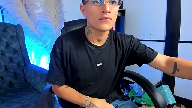 LiamDeep online show from March 2, 5:19 am