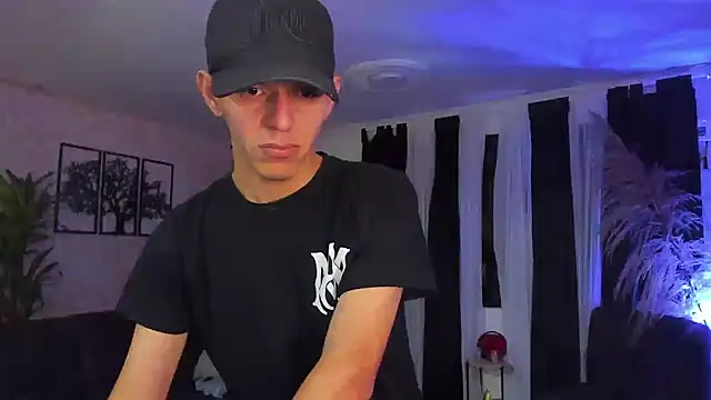 Snapshot of Marcus_and_Tony chatting on October 13, 2:22 am Marcus and Tony online show from October 13, 2:22 am