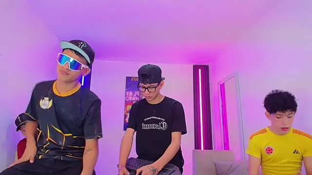 Snapshot of Marcus_and_Tony chatting on June 27, 8:14 pm Marcus and Tony online show from June 27, 8:14 pm