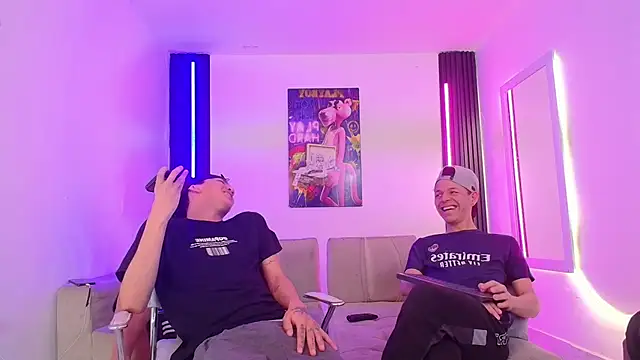 Snapshot of Marcus_and_Tony chatting on July 29, 8:40 pm Marcus and Tony online show from July 29, 8:40 pm
