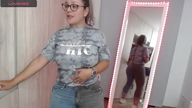 Snapshot of sophie_lopez1 chatting on December 9, 2:45 am sophie lopez1 online show from December 9, 2:45 am