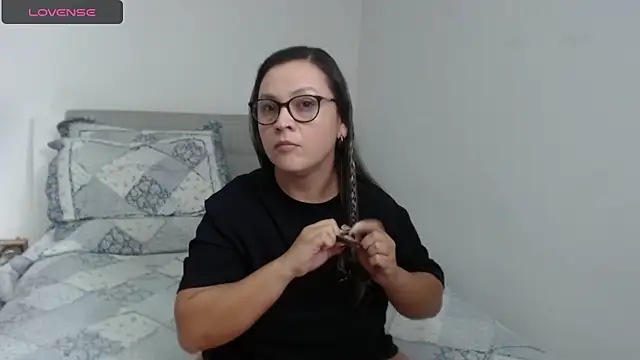 Snapshot of sophie_lopez1 chatting on January 28, 3:15 am sophie lopez1 online show from January 28, 3:15 am