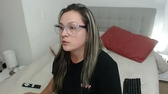 Snapshot of sophie_lopez1 chatting on September 13, 4:23 am sophie lopez1 online show from September 13, 4:23 am