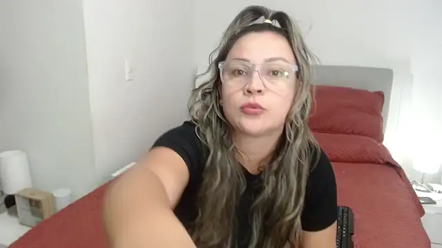 Snapshot of sophie_lopez1 chatting on October 11, 3:39 am sophie lopez1 online show from October 11, 3:39 am