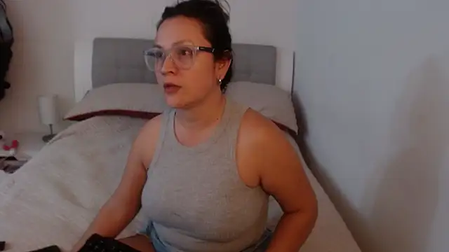 Snapshot of sophie_lopez1 chatting on July 20, 4:16 am sophie lopez1 online show from July 20, 4:16 am