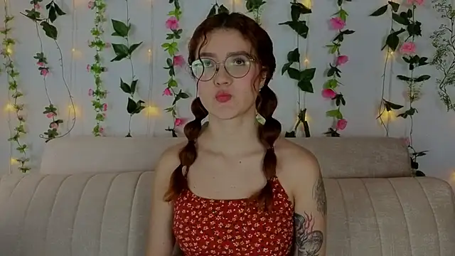 Snapshot of MiaWinxxx chatting on September 24, 8:45 pm MiaWinxxx online show from September 24, 8:45 pm