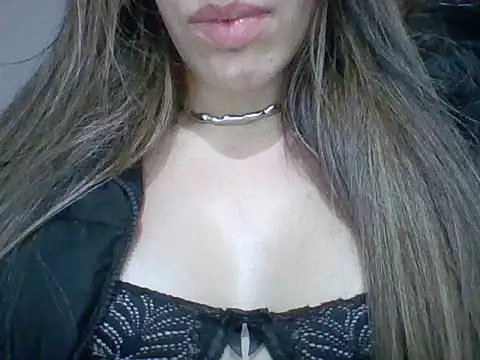 Snapshot of Yasleal chatting on June 25, 1:49 am Yasleal online show from June 25, 1:49 am