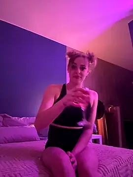 honeymoon111 online show from November 20, 11:15 pm