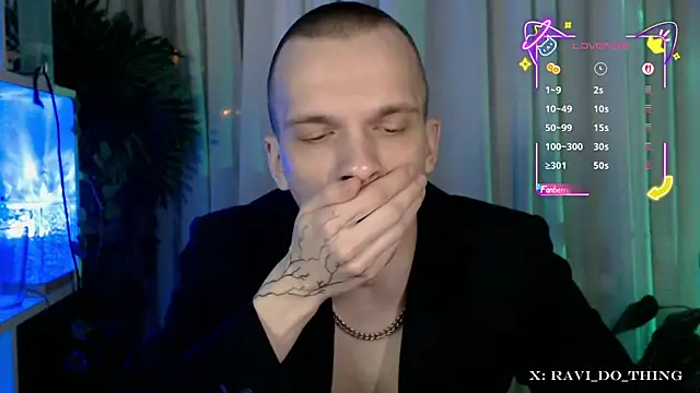 Snapshot of frozen_boy chatting on November 17, 5:19 pm frozen boy online show from November 17, 5:19 pm