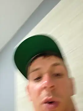 Snapshot of cuteqaldo chatting on May 22, 2:44 pm cuteqaldo online show from May 22, 2:44 pm