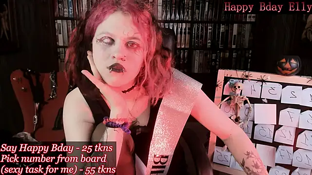 Snapshot of NoelleGothicShadow chatting on October 25, 10:48 pm NoelleGothicShadow online show from October 25, 10:48 pm