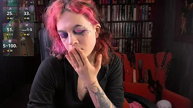 Snapshot of NoelleGothicShadow chatting on November 12, 10:52 pm NoelleGothicShadow online show from November 12, 10:52 pm