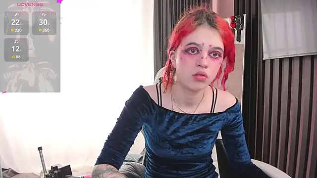 Snapshot of NoelleGothicShadow chatting on December 20, 11:01 pm NoelleGothicShadow online show from December 20, 11:01 pm