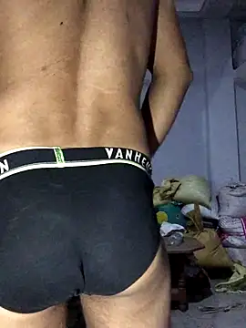 Snapshot of fitboy2107 chatting on November 2, 7:16 pm fitboy2107 online show from November 2, 7:16 pm