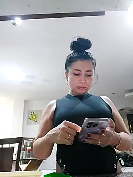 mia mancinii online show from December 19, 1:01 am