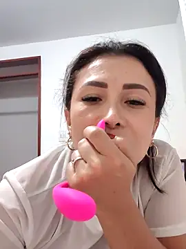 mia mancinii online show from April 29, 9:54 pm