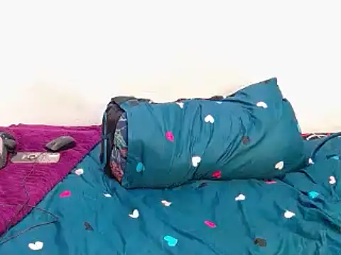 Snapshot of SlenderCaramelBabexx chatting on September 21, 7:10 am SlenderCaramelBabexx online show from September 21, 7:10 am