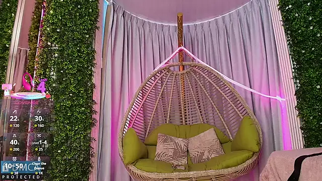 Kiara Zahiri   online show from October 2, 11:06 am