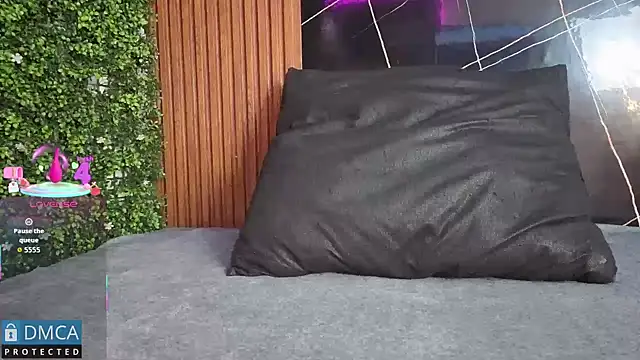 Kiara Zahiri   online show from October 31, 11:11 am