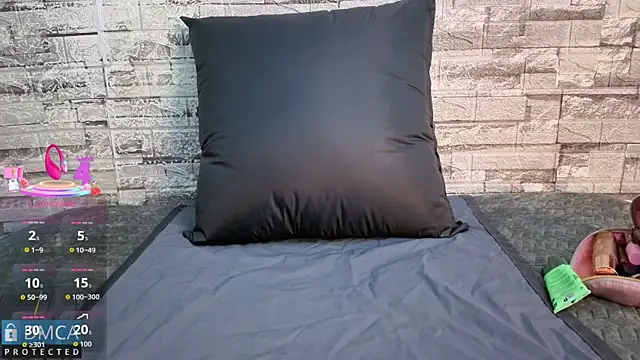 Kiara Zahiri   online show from December 16, 10:53 am