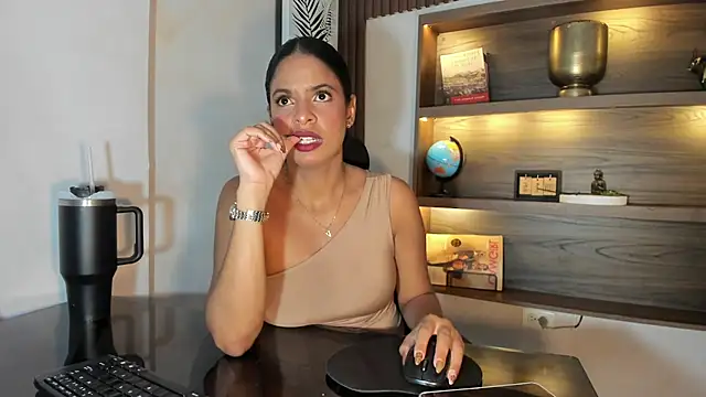 Snapshot of SheyLopez chatting on May 24, 3:11 am SheyLopez online show from May 24, 3:11 am