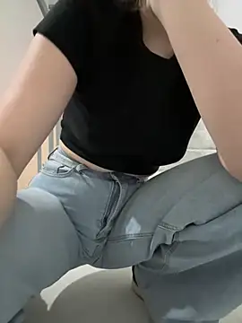 Cumonmme online show from November 3, 8:21 pm