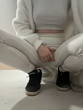 Cumonmme online show from December 1, 8:25 pm