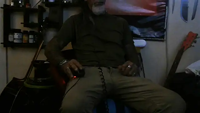 Snapshot of crassanova chatting on May 20, 9:10 pm crassanova online show from May 20, 9:10 pm
