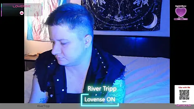 Snapshot of RiverTripp chatting on May 8, 1:44 am RiverTripp online show from May 8, 1:44 am