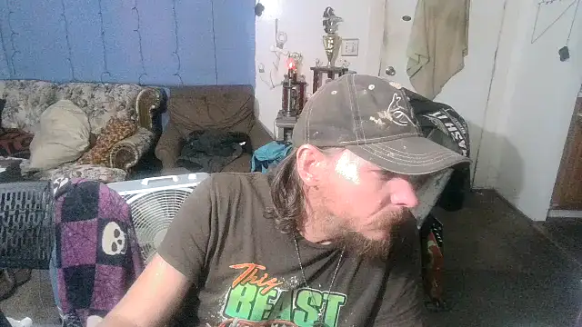 Snapshot of Poundtown1226 chatting on September 11, 2:22 am Poundtown1226 online show from September 11, 2:22 am