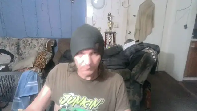 Snapshot of Poundtown1226 chatting on October 23, 6:34 am Poundtown1226 online show from October 23, 6:34 am