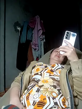 Snapshot of suki-lady chatting on November 15, 1:14 am suki-lady online show from November 15, 1:14 am