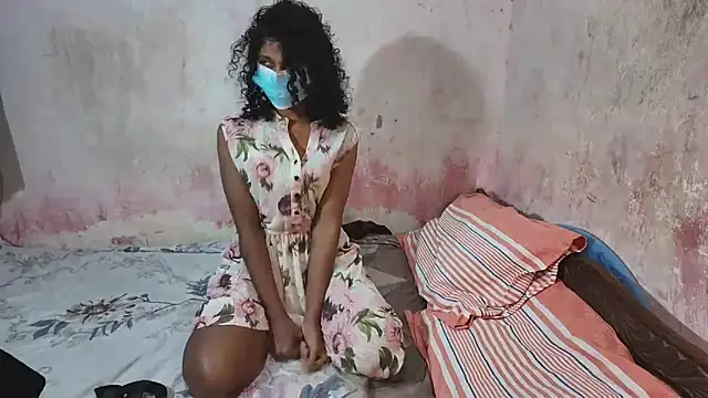 Snapshot of LarkingNewel chatting on January 18, 3:05 pm LarkingNewel online show from January 18, 3:05 pm