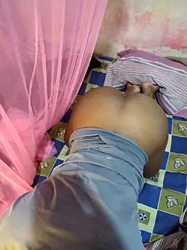 Snapshot of LarkingNewel chatting on February 19, 1:56 am LarkingNewel online show from February 19, 1:56 am