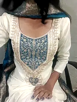 Snapshot of Daizy_Shah chatting on May 8, 11:21 pm Daizy Shah online show from May 8, 11:21 pm