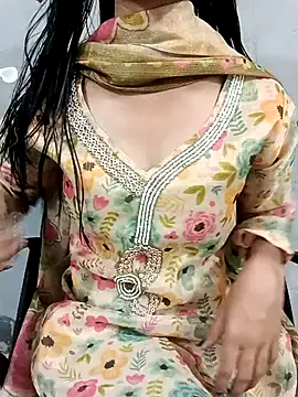 Snapshot of Daizy_Shah chatting on May 10, 4:45 pm Daizy Shah online show from May 10, 4:45 pm