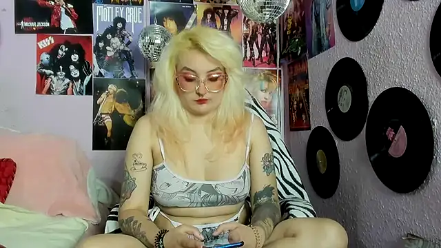 Avril Maria online show from May 24, 2:16 am