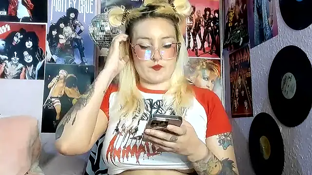 Snapshot of Avril_Maria chatting on July 23, 1:58 am Avril Maria online show from July 23, 1:58 am