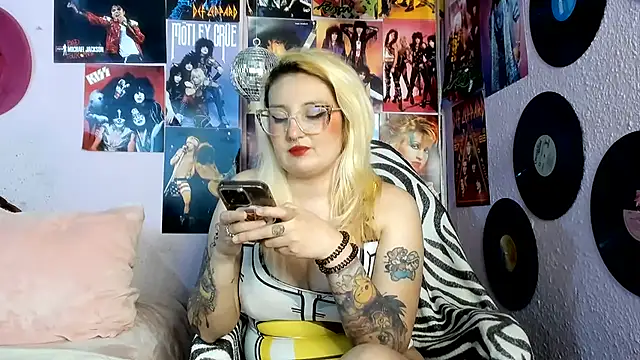 Snapshot of Avril_Maria chatting on July 25, 7:22 pm Avril Maria online show from July 25, 7:22 pm