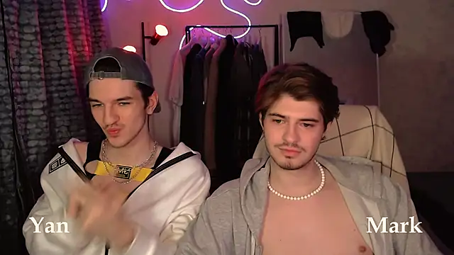 itsyanbb online show from November 8, 3:45 pm