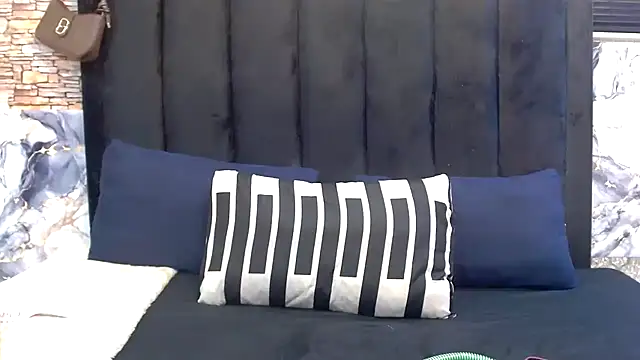Snapshot of SexyBaddieXXX chatting on July 29, 6:50 pm SexyBaddieXXX online show from July 29, 6:50 pm