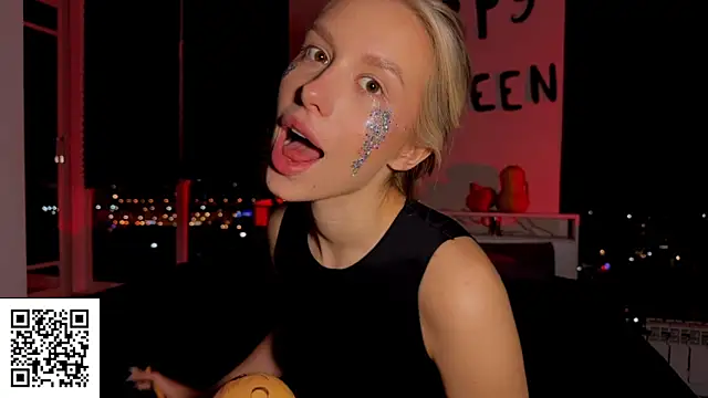 ElysiaXo online show from October 31, 9:27 pm