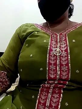 Snapshot of Rakhi_sawant143 chatting on February 17, 2:02 pm Rakhi sawant143 online show from February 17, 2:02 pm